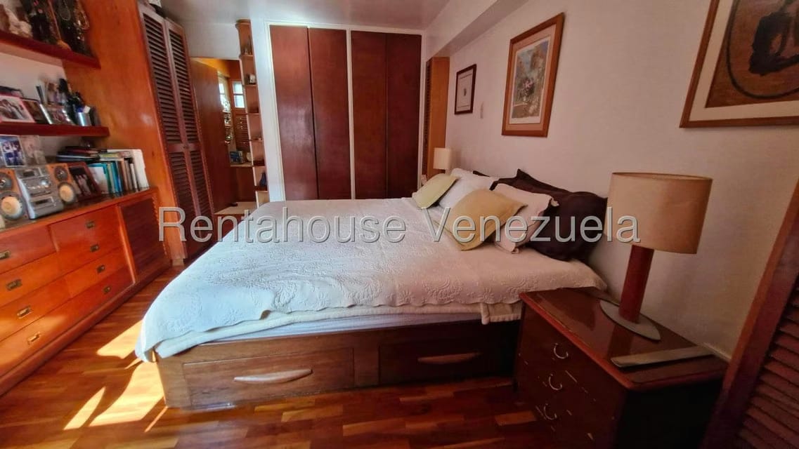Apartamento (1 Nivel) en Venta en Los Dos Caminos, Distrito Metropolitano - 26