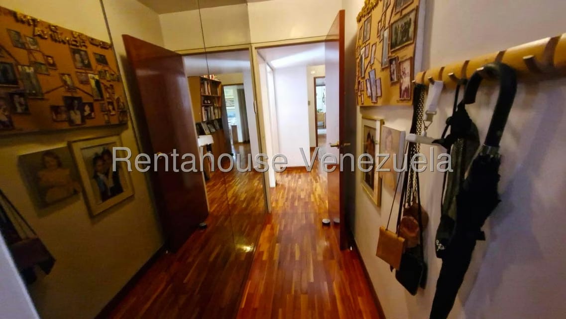Apartamento (1 Nivel) en Venta en Los Dos Caminos, Distrito Metropolitano - 29
