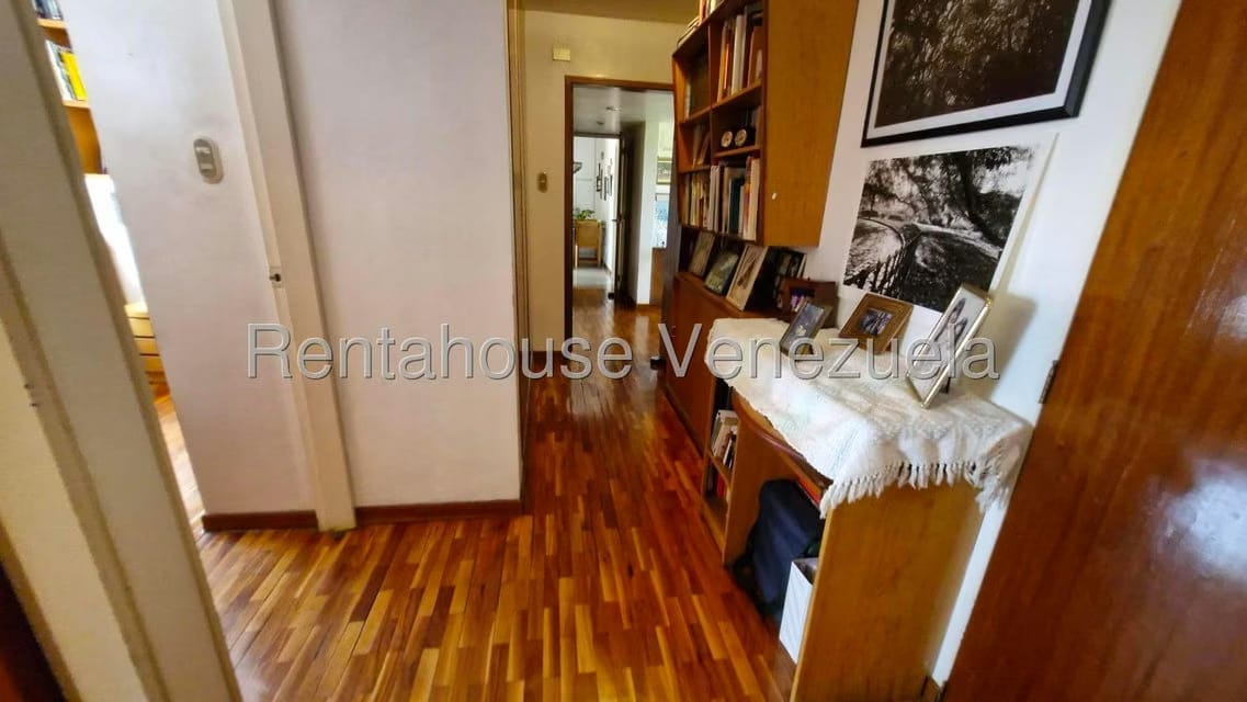 Apartamento (1 Nivel) en Venta en Los Dos Caminos, Distrito Metropolitano - 30