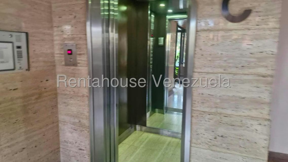 Apartamento (1 Nivel) en Venta en Los Dos Caminos, Distrito Metropolitano - 44