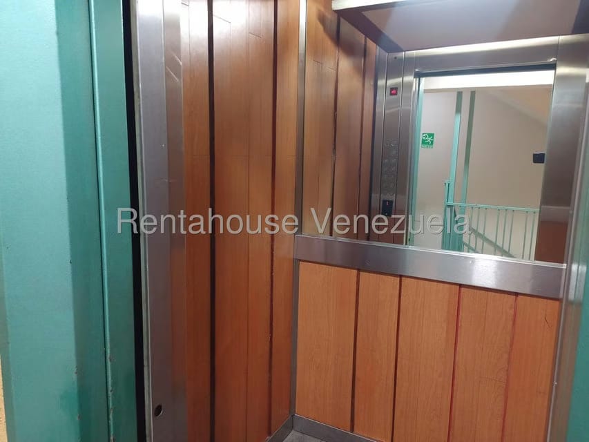 Apartamento (Duplex) en Alquiler en Guaicay, Distrito Metropolitano - 3