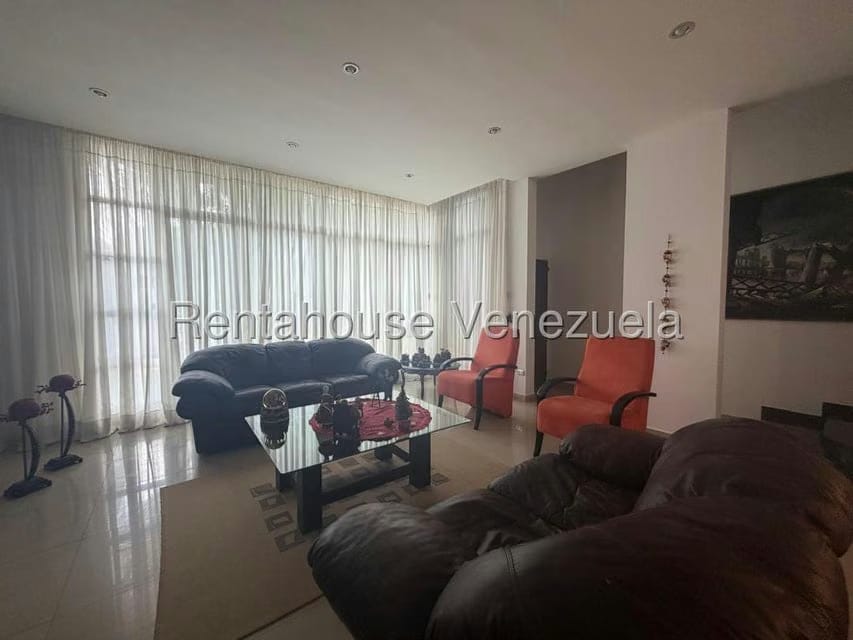 Casa (Duplex) en Venta en Zona Este, Lara - 2