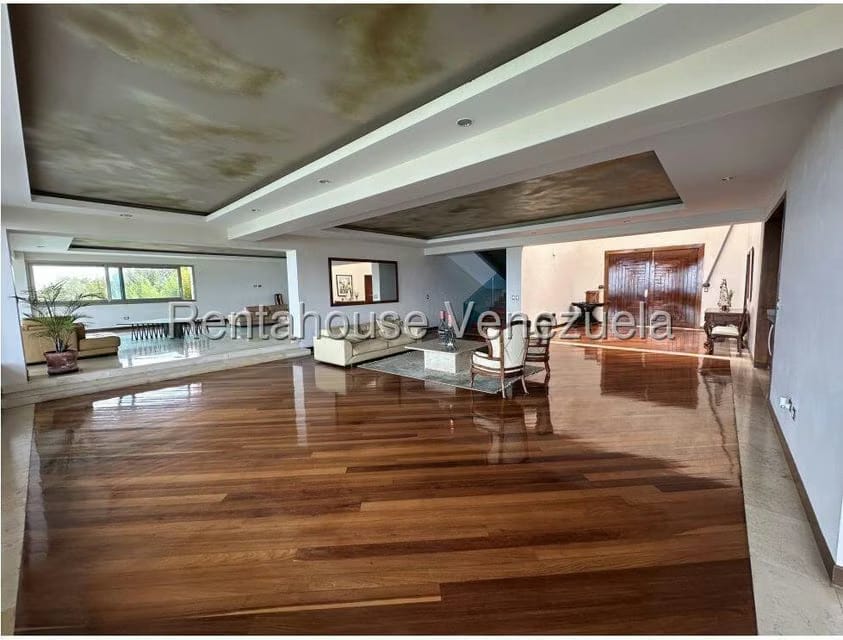 Casa (Multipes Niveles) en Venta en Alto Hatillo, Distrito Metropolitano - 11