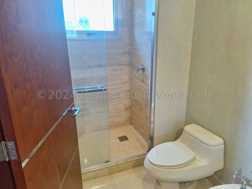 Casa (Multipes Niveles) en Venta en Alto Hatillo, Distrito Metropolitano - 23