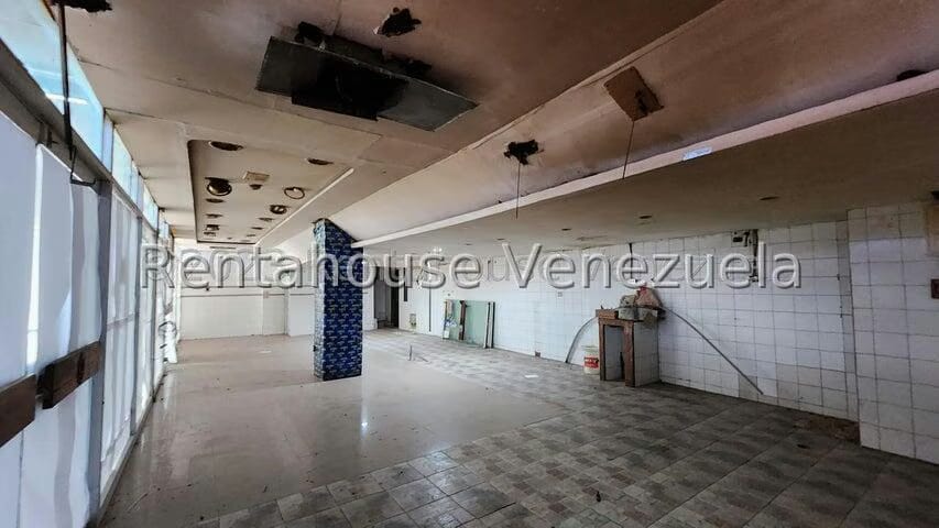 Comercial (Local Comercial) en Venta en Los Chaguaramos, Distrito Metropolitano - 3