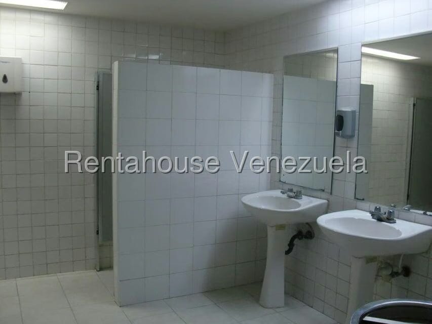 Comercial (Local Comercial) en Alquiler en Las Islas, Miranda - 13