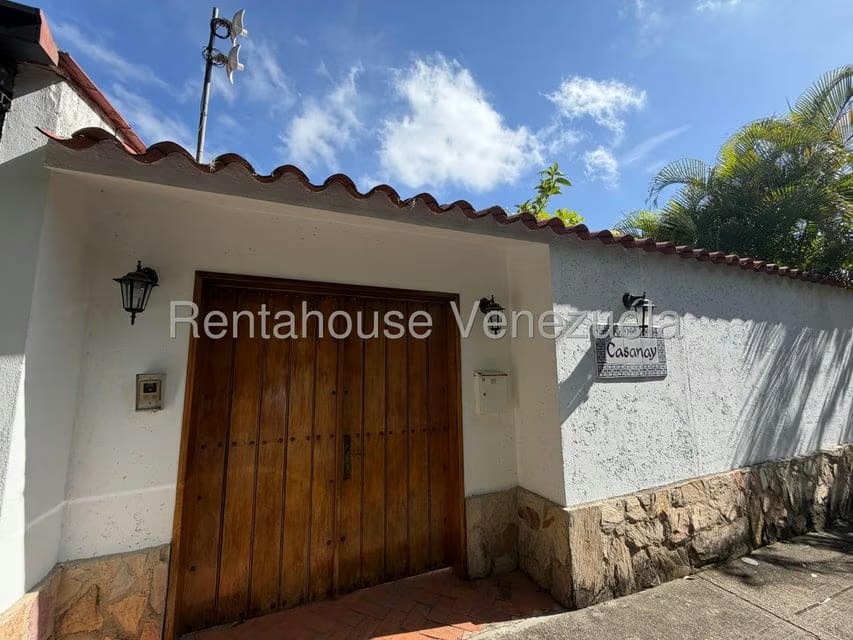 Casa (Multipes Niveles) en Venta en Prados del Este, Distrito Metropolitano