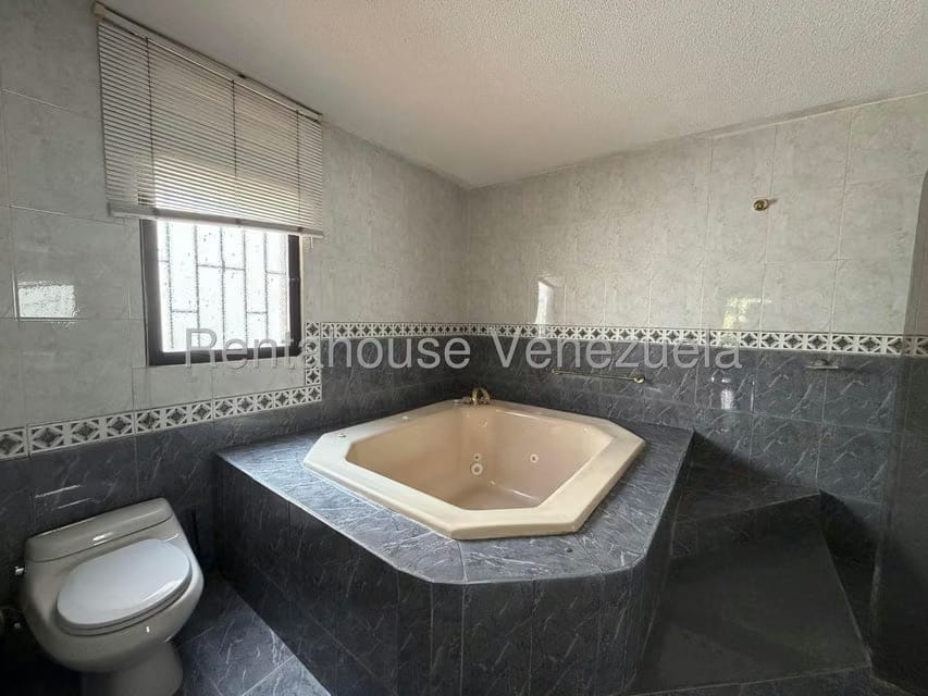 Casa (Multipes Niveles) en Venta en Prados del Este, Distrito Metropolitano - 27