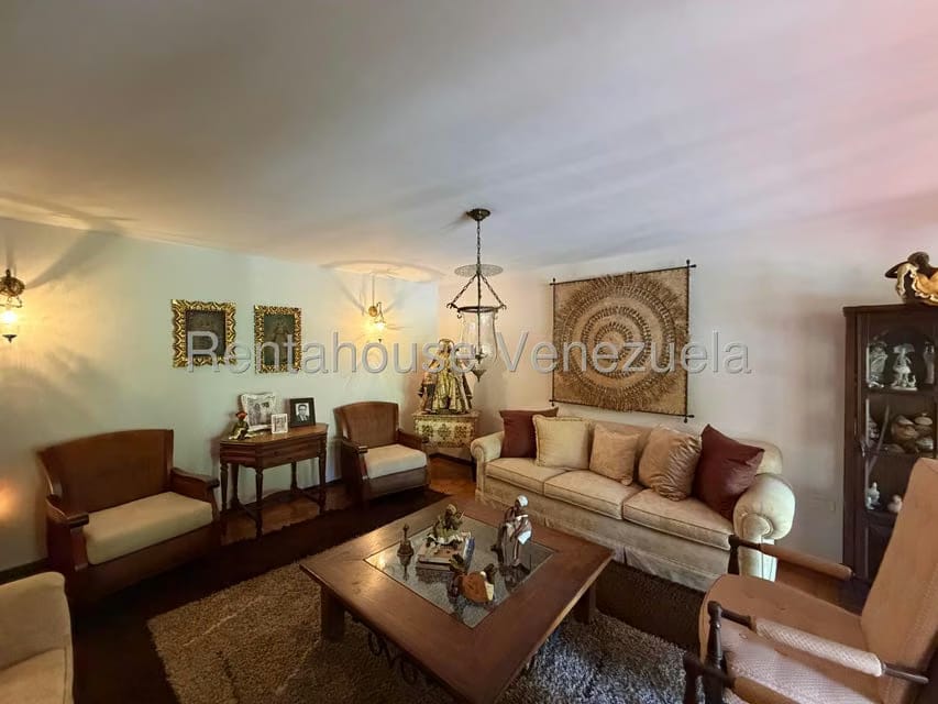 Casa (Multipes Niveles) en Venta en Prados del Este, Distrito Metropolitano - 4