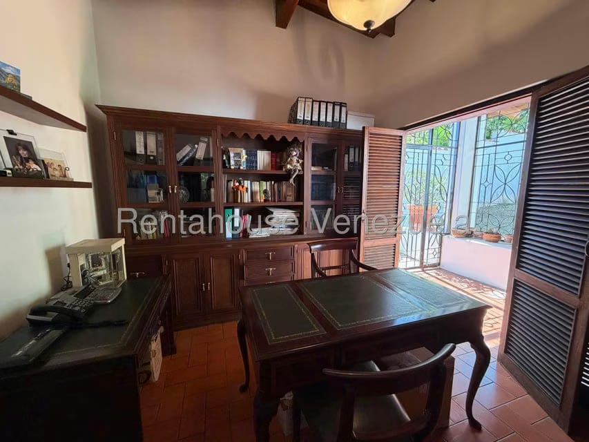 Casa (Multipes Niveles) en Venta en Prados del Este, Distrito Metropolitano - 35