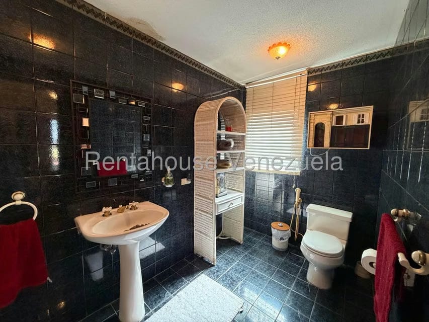 Casa (Multipes Niveles) en Venta en Prados del Este, Distrito Metropolitano - 36