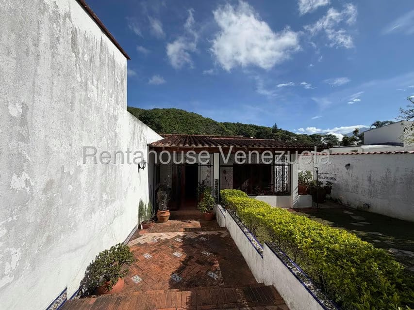 Casa (Multipes Niveles) en Venta en Prados del Este, Distrito Metropolitano - 39