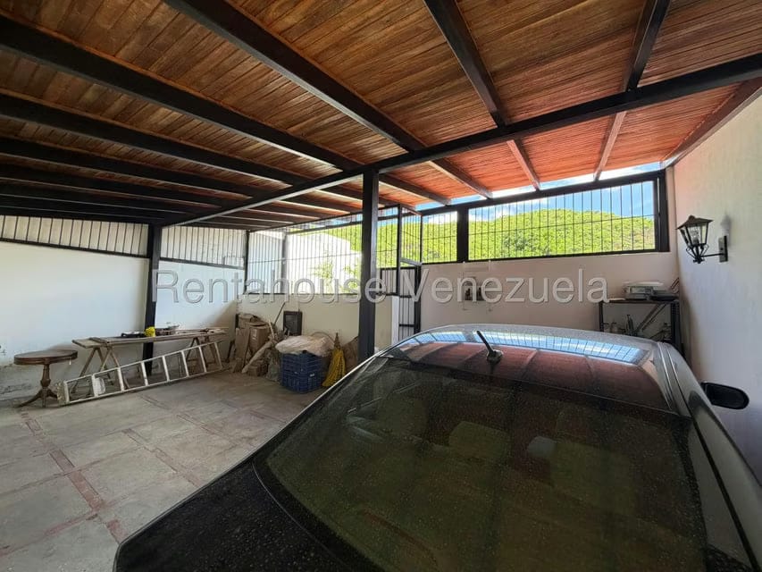 Casa (Multipes Niveles) en Venta en Prados del Este, Distrito Metropolitano - 40
