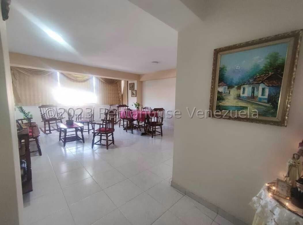 24-1383 Venta de Apartamento en Primero de Mayo.KB - 2