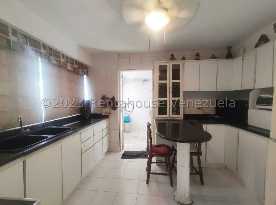 24-1383 Venta de Apartamento en Primero de Mayo.KB - 4