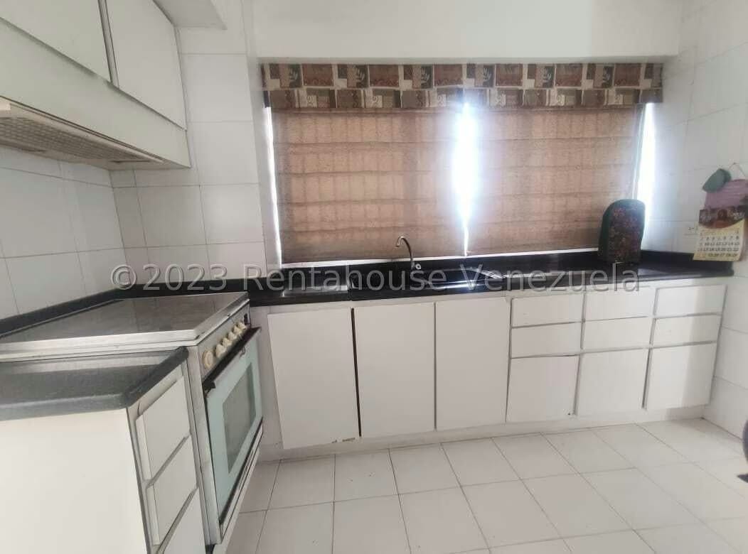 24-1383 Venta de Apartamento en Primero de Mayo.KB - 5