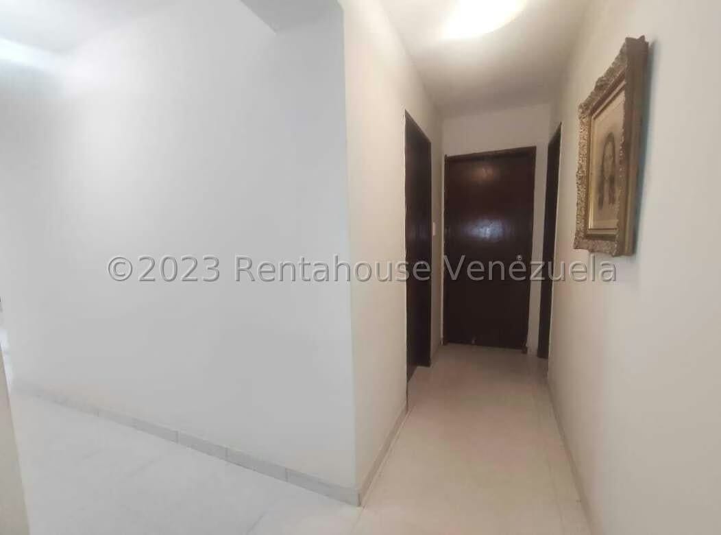 24-1383 Venta de Apartamento en Primero de Mayo.KB - 6