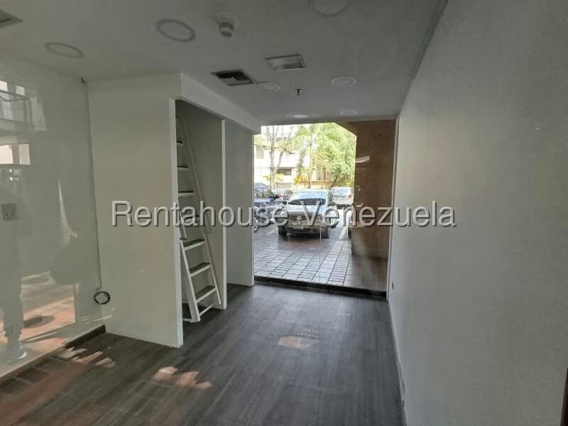 Comercial (Local Comercial) en Alquiler en Prados del Este, Distrito Metropolitano - 2