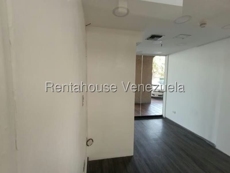 Comercial (Local Comercial) en Alquiler en Prados del Este, Distrito Metropolitano - 3