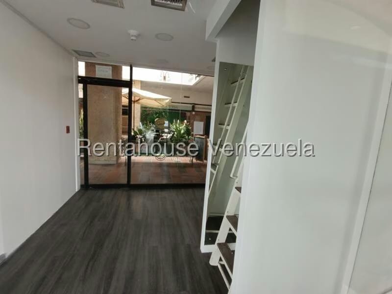 Comercial (Local Comercial) en Alquiler en Prados del Este, Distrito Metropolitano - 5