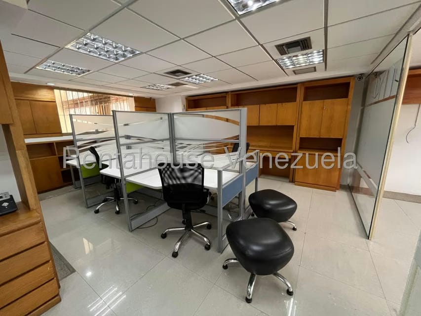 Comercial (Oficina) en Venta en Los Dos Caminos, Distrito Metropolitano - 16