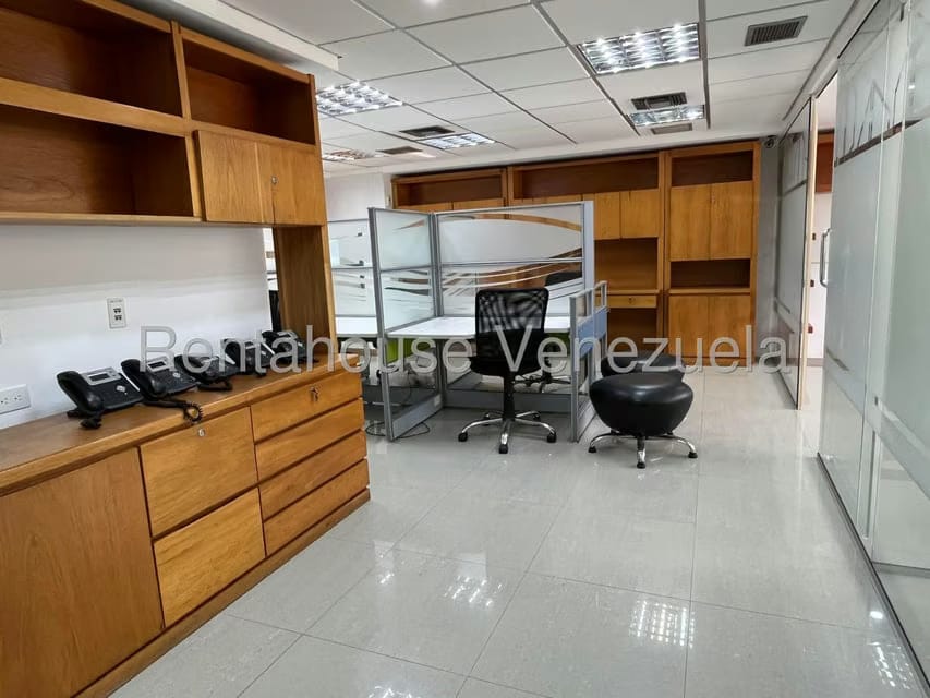 Comercial (Oficina) en Venta en Los Dos Caminos, Distrito Metropolitano - 17
