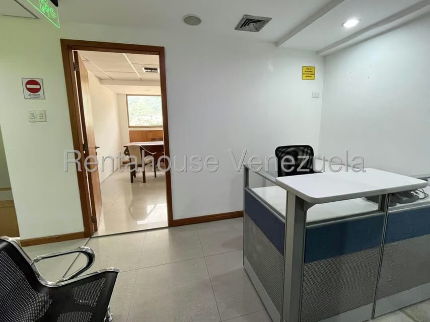 Comercial (Oficina) en Venta en Los Dos Caminos, Distrito Metropolitano - 3