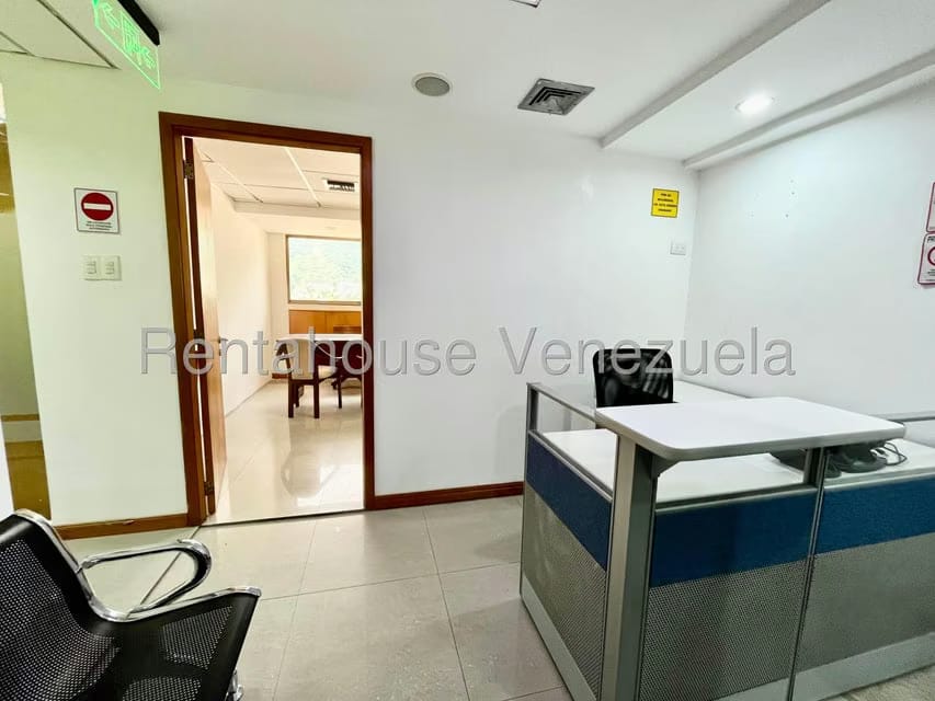 Comercial (Oficina) en Venta en Los Dos Caminos, Distrito Metropolitano - 4