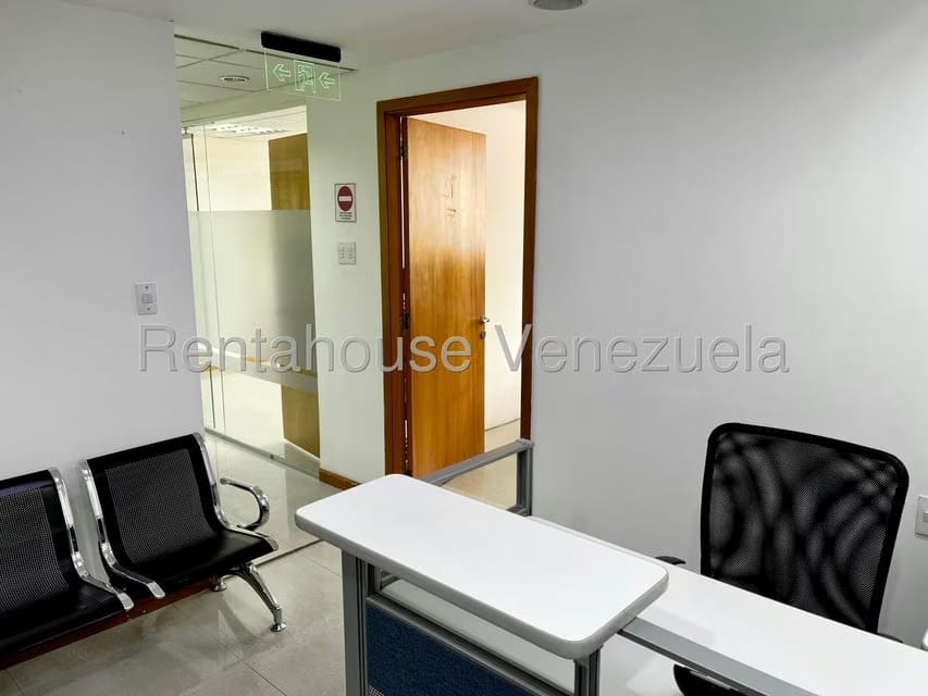 Comercial (Oficina) en Venta en Los Dos Caminos, Distrito Metropolitano - 5