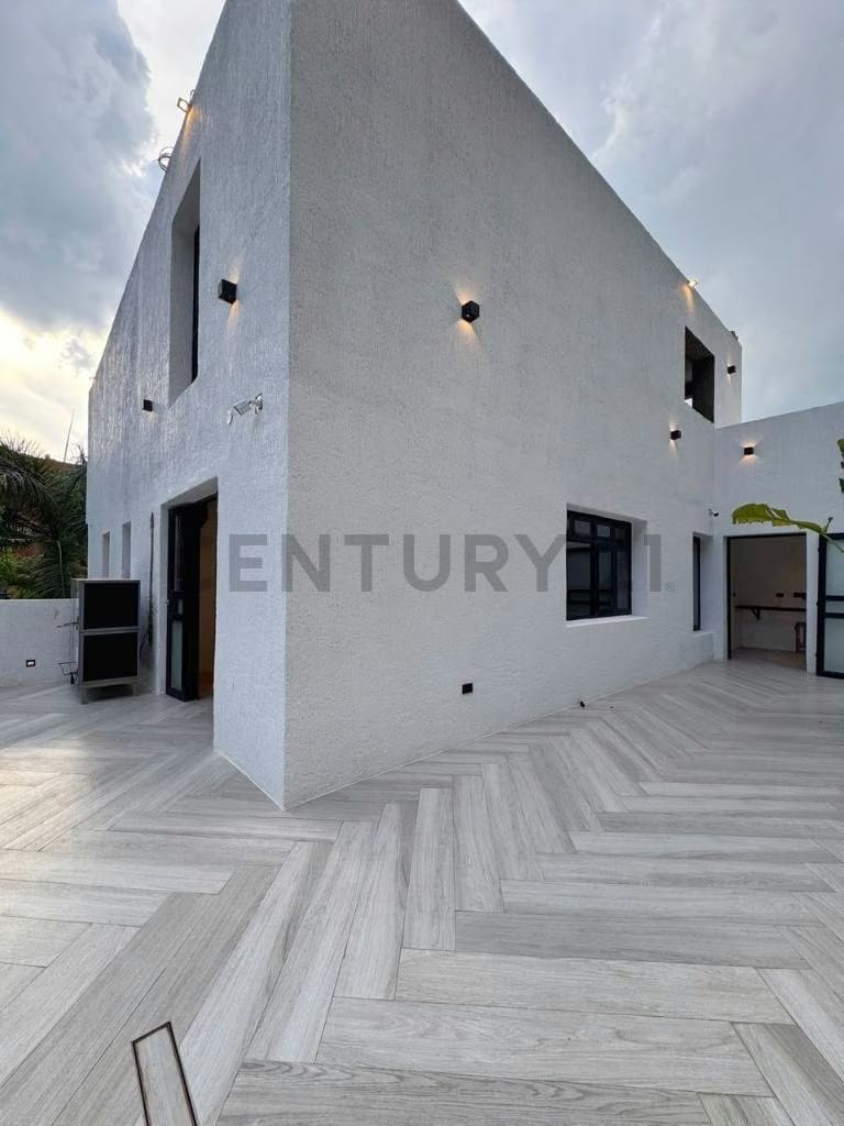 Casa Nueva a Estrenar en Calle San Roman - 26