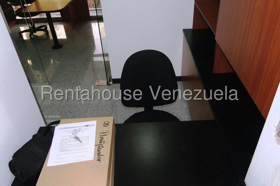 Comercial (Oficina) en Alquiler en Santa Paula, Distrito Metropolitano - 2