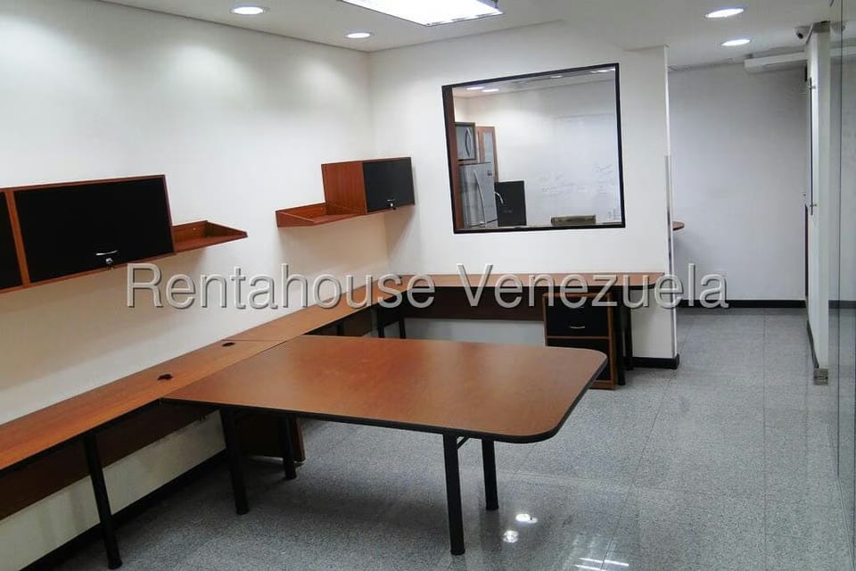 Comercial (Oficina) en Alquiler en Santa Paula, Distrito Metropolitano - 4