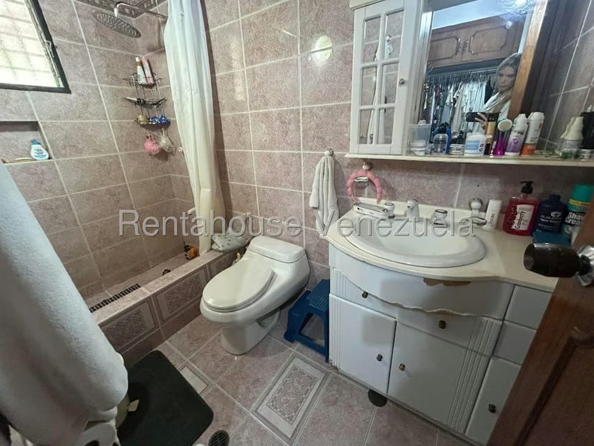 Casa (Multipes Niveles) en Venta en Los Naranjos del Cafetal, Distrito Metropolitano - 25