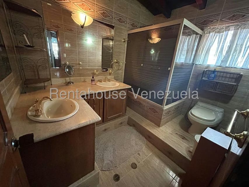 Casa (Multipes Niveles) en Venta en Los Naranjos del Cafetal, Distrito Metropolitano - 27