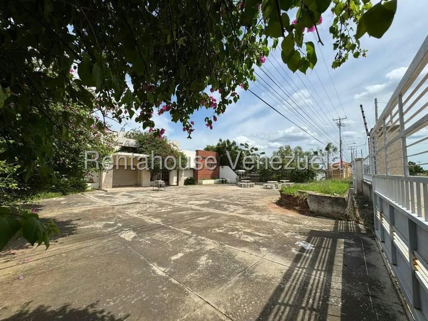 Comercial (Local Comercial) en Venta en Via Santa Rita, Zulia - 3
