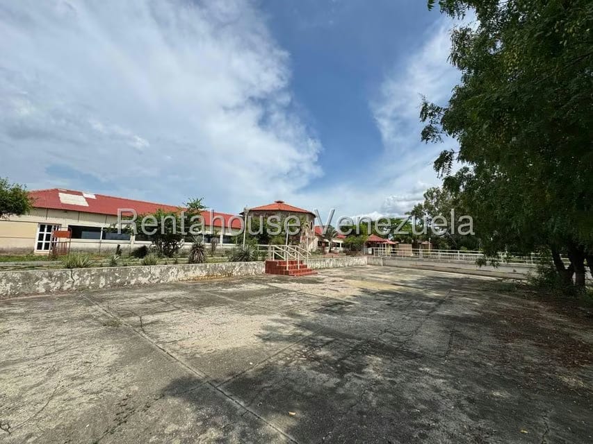 Comercial (Local Comercial) en Venta en Via Santa Rita, Zulia - 28