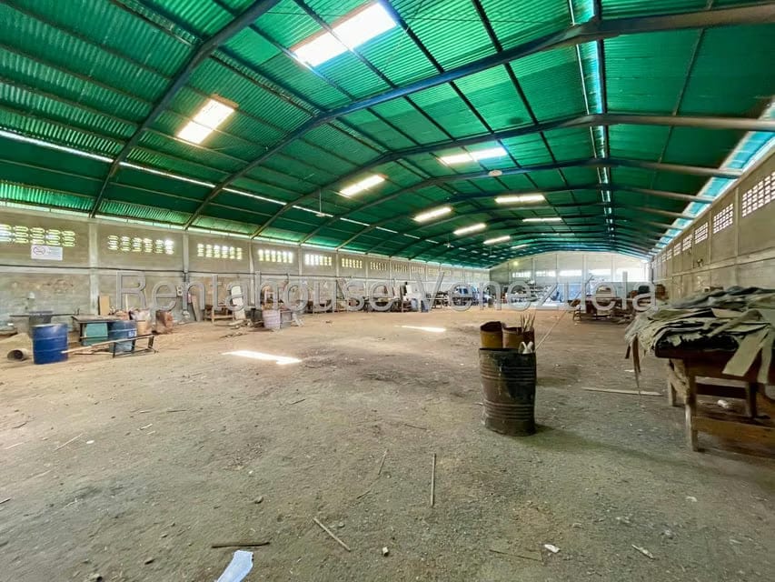 Comercial (Local Comercial) en Venta en Parroquia Juan de Villegas, Lara - 2