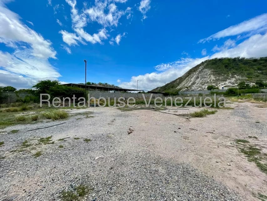 Comercial (Local Comercial) en Venta en Parroquia Juan de Villegas, Lara - 18