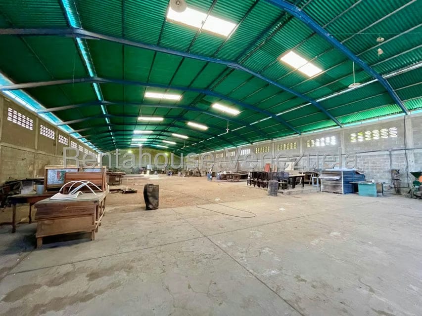 Comercial (Local Comercial) en Venta en Parroquia Juan de Villegas, Lara - 23