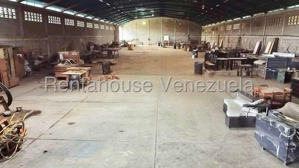 Comercial (Local Comercial) en Venta en Parroquia Juan de Villegas, Lara - 25