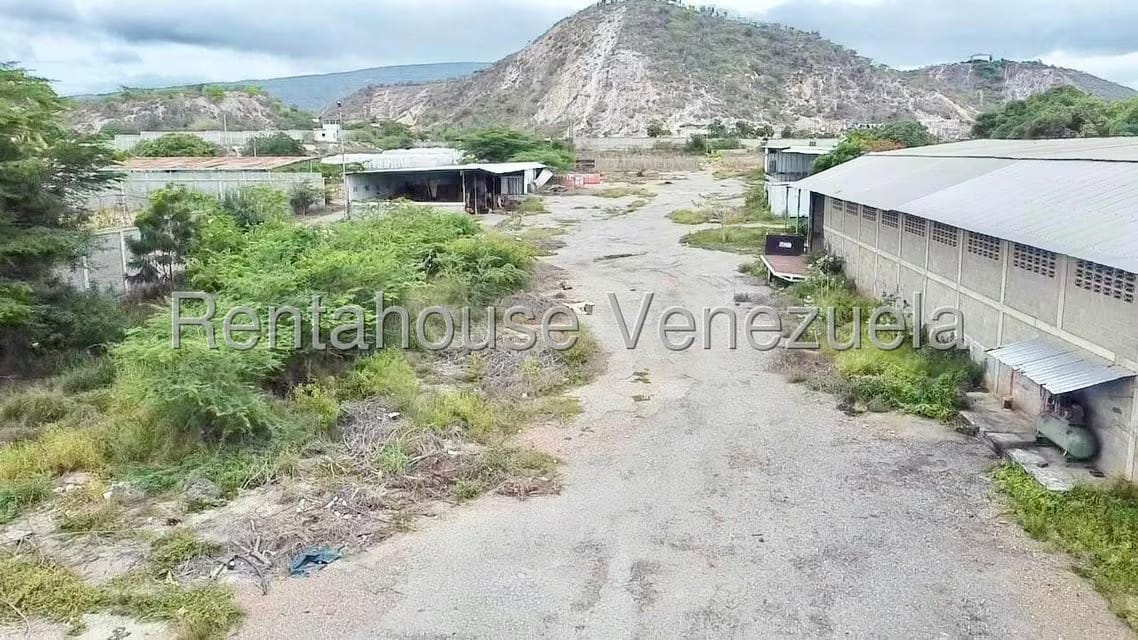 Comercial (Local Comercial) en Venta en Parroquia Juan de Villegas, Lara - 36