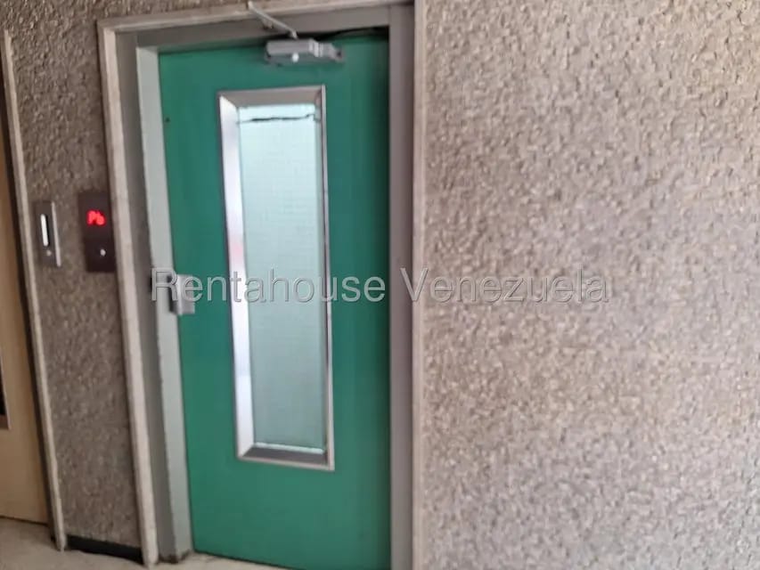 Apartamento (1 Nivel) en Alquiler en El Recreo, Distrito Metropolitano - 2