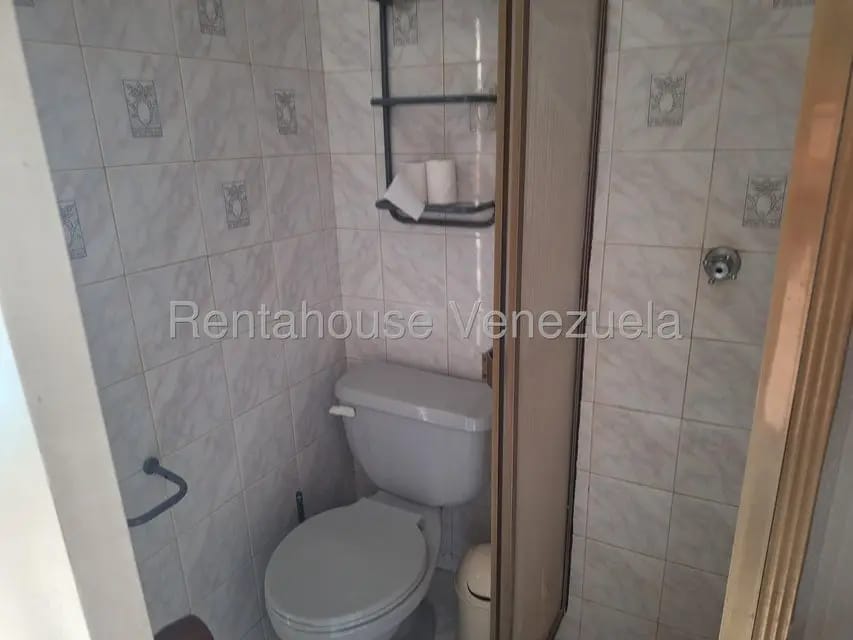 Apartamento (1 Nivel) en Alquiler en El Recreo, Distrito Metropolitano - 12
