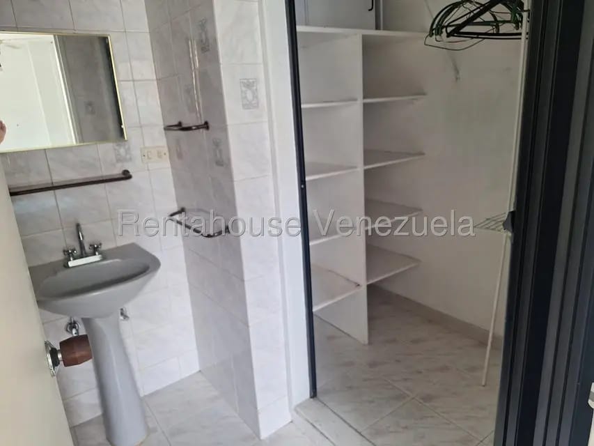 Apartamento (1 Nivel) en Alquiler en El Recreo, Distrito Metropolitano - 13