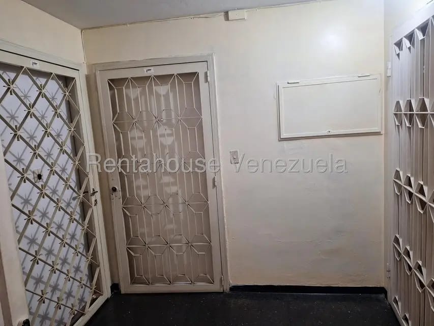 Apartamento (1 Nivel) en Alquiler en El Recreo, Distrito Metropolitano - 4