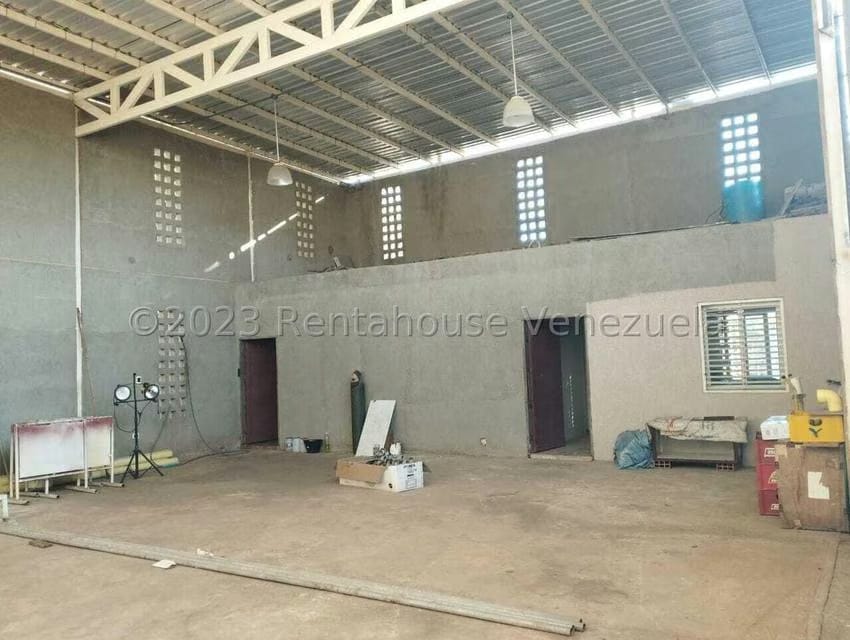 Comercial (Galpon - Deposito) en Venta en Circunvalacion Dos, Zulia - 2