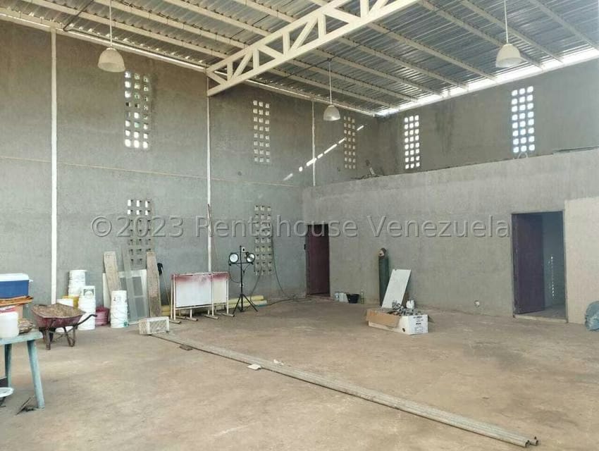 Comercial (Galpon - Deposito) en Venta en Circunvalacion Dos, Zulia - 3