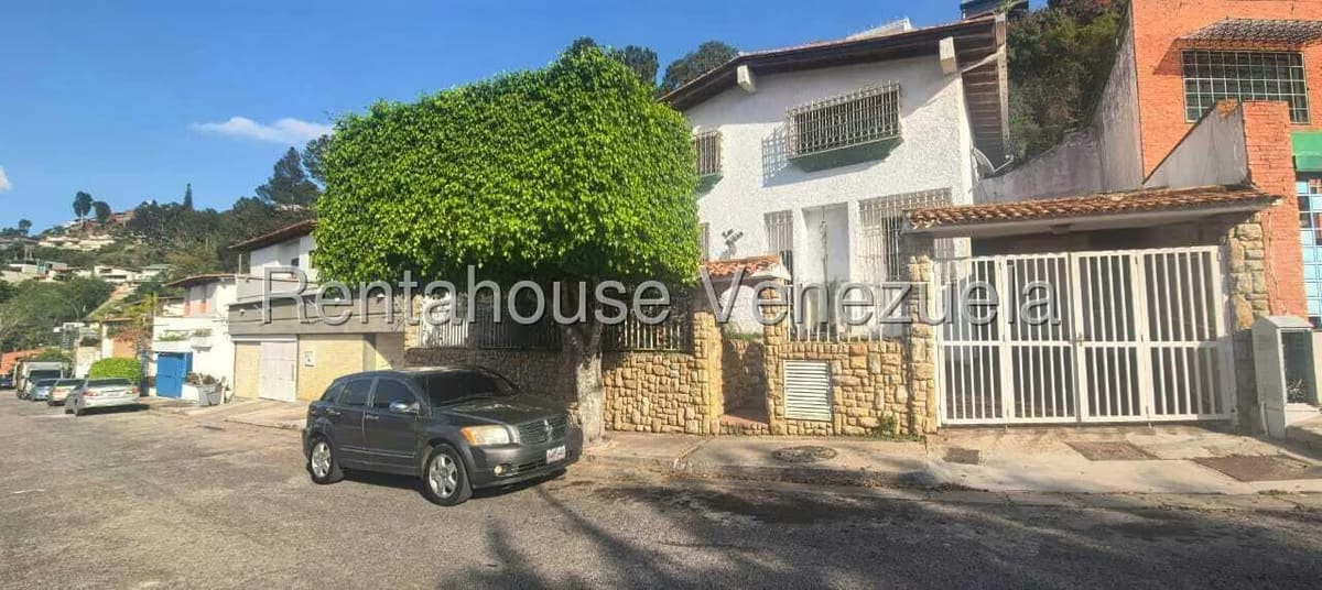 Casa (Duplex) en Venta en Los Naranjos del Cafetal, Distrito Metropolitano - 2