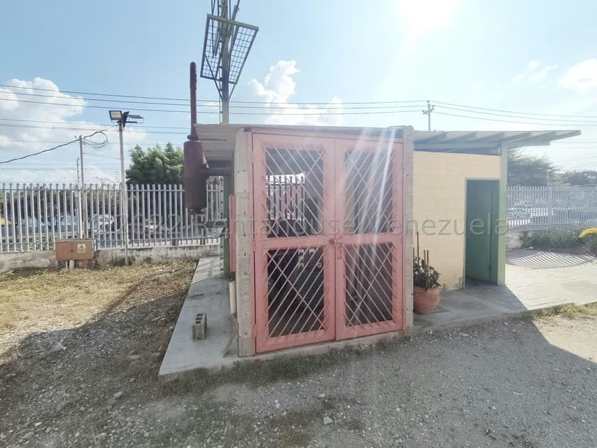Comercial (Galpon - Deposito) en Venta en Zona Industrial 2, Lara - 16