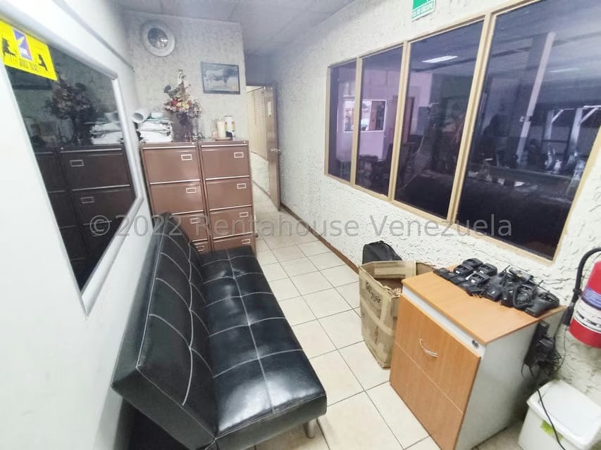 Comercial (Galpon - Deposito) en Venta en Zona Industrial 2, Lara - 18